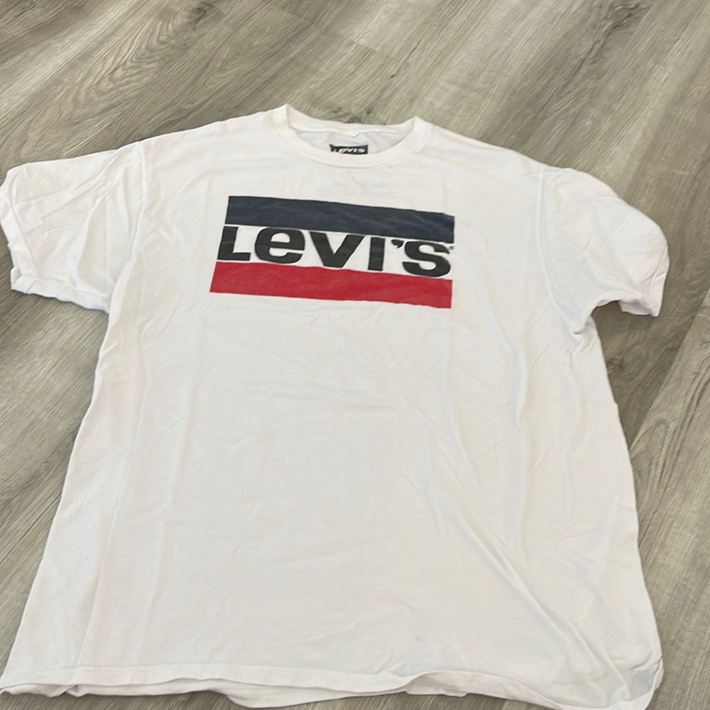Levi’s T shirt